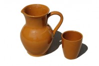 Bicchiere e brocca in terracotta